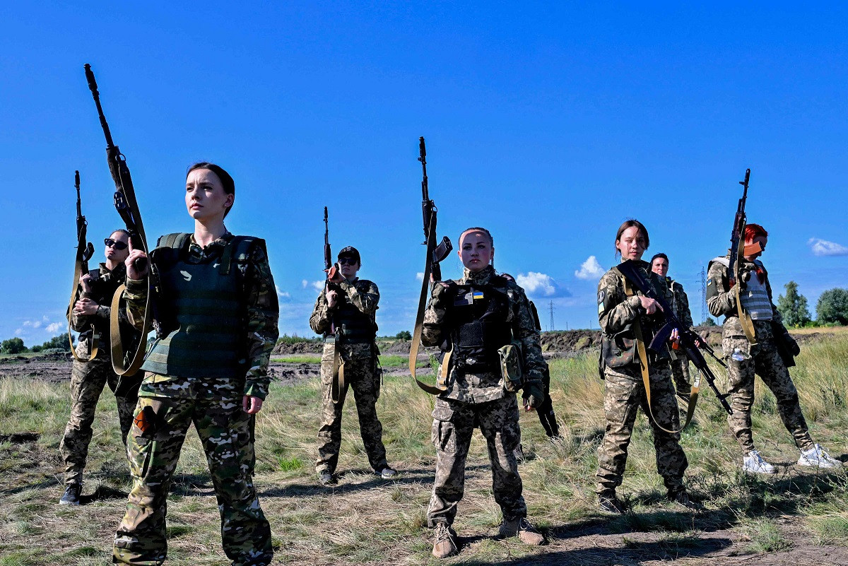 Ukrainian female cadet AFP 31689179053.jpg